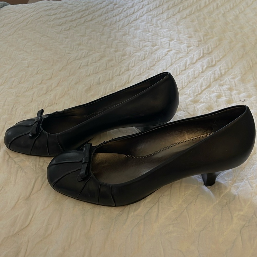 Franco Sarto Size 8.5 Black Leather Pumps